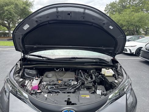 Used 2025 Toyota Sienna XLE FWD image 45