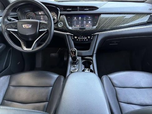 Certified 2022 Cadillac XT6 Premium Luxury AWD/4WD image 18