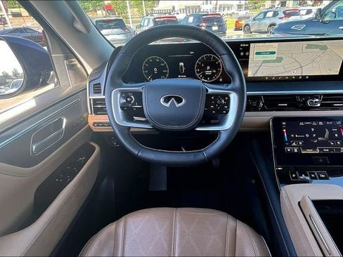 Used 2025 INFINITI QX80 Sensory AWD/4WD image 8
