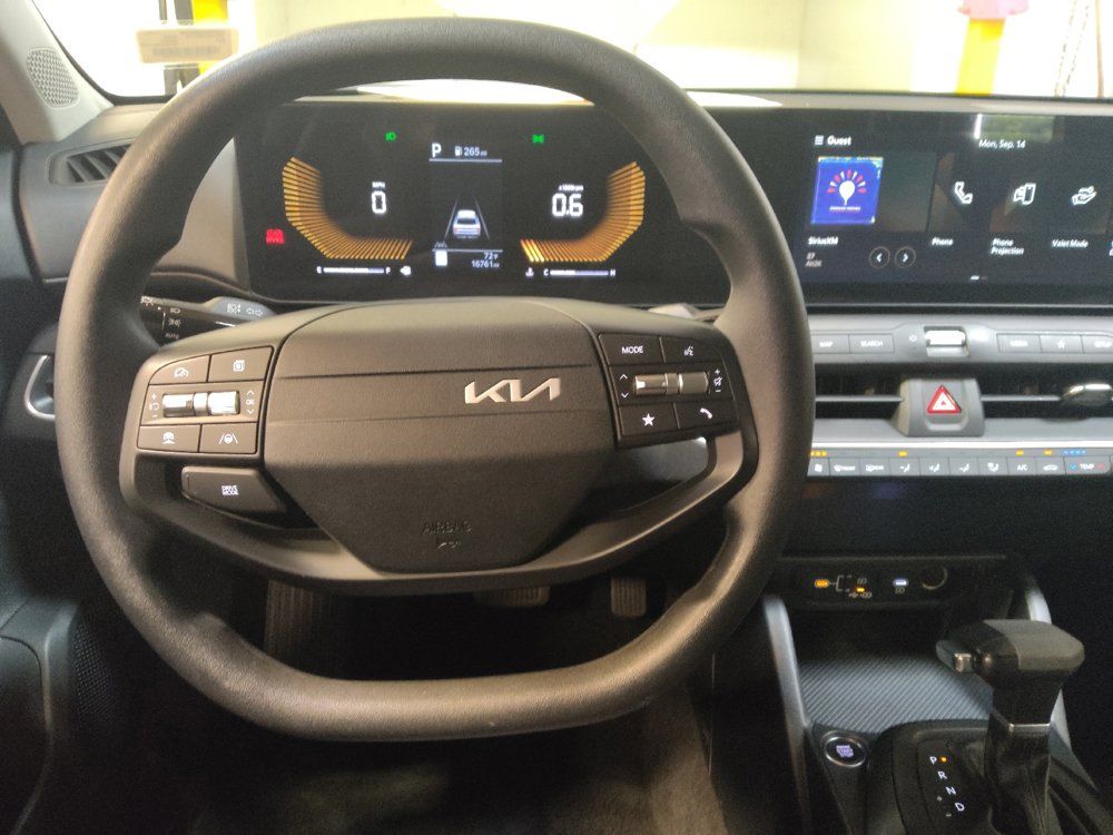 Used 2025 Kia K4 FWD image 22