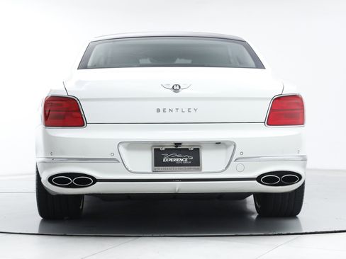 Used 2022 Bentley Flying Spur Plug-In Hybrid AWD/4WD image 4