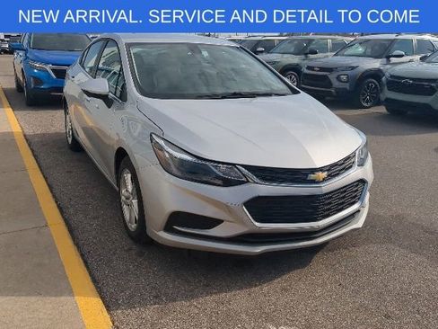 Used 2017 Chevrolet Cruze LT w/ Convenience Package FWD image 8