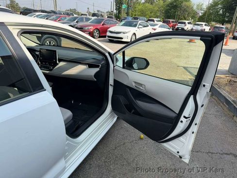 Used 2021 Toyota Corolla LE FWD image 12