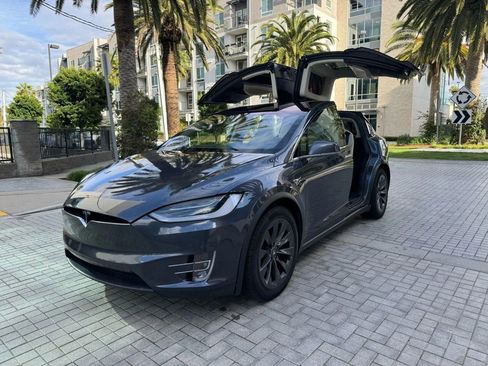 Used 2018 Tesla Model X 100D AWD/4WD image 2