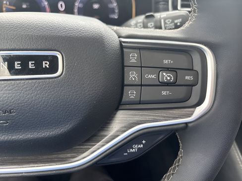 Used 2024 Jeep Wagoneer Series II w/ Premium Group I AWD/4WD image 25