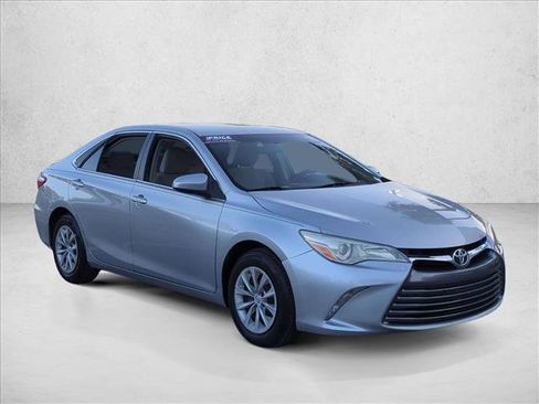 Used 2015 Toyota Camry LE FWD image 3
