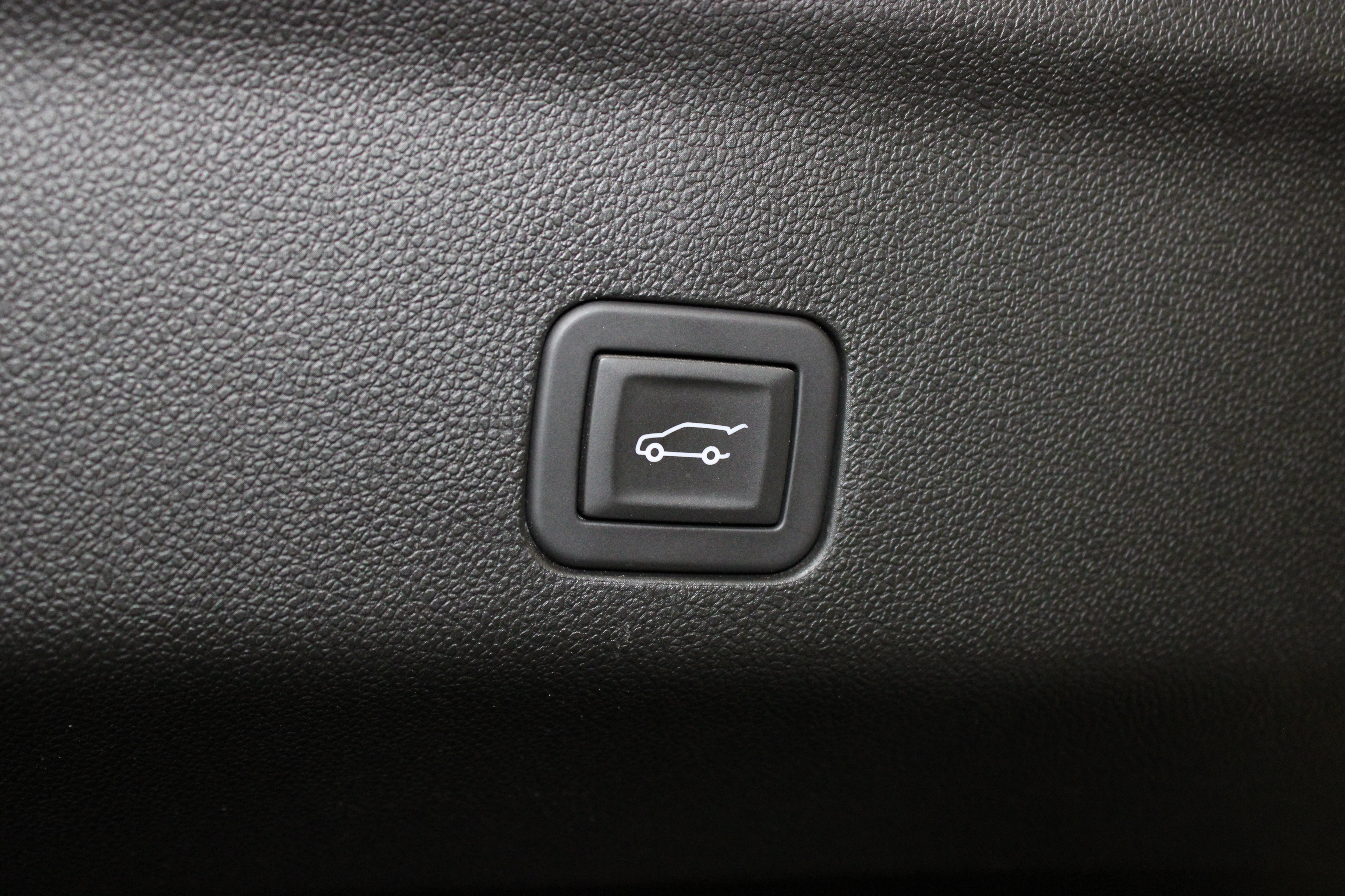 Used 2025 GMC Yukon Denali AWD/4WD image 14
