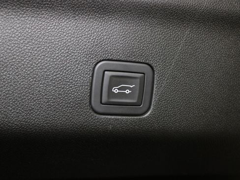 Used 2025 GMC Yukon Denali AWD/4WD image 14