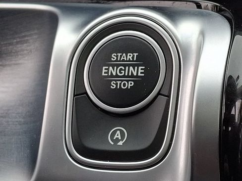 Used 2021 Mercedes-Benz GLB 250 4MATIC w/ Premium Package image 23