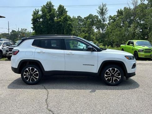 Used 2024 Jeep Compass Limited image 2