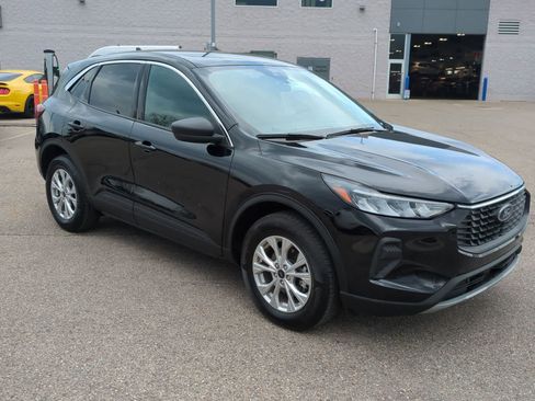 Used 2023 Ford Escape Active AWD/4WD image 2