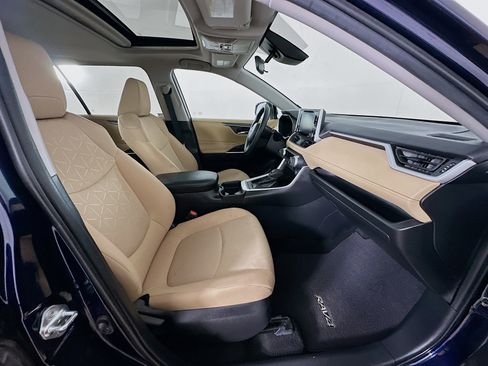 Used 2021 Toyota RAV4 XLE w/ Convenience Package image 31