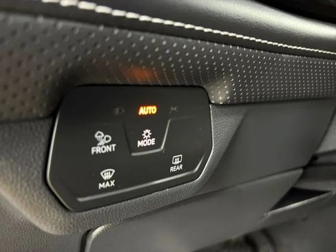 Used 2025 Volkswagen Atlas SE AWD/4WD image 44