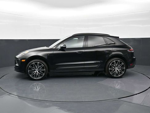 Certified 2025 Porsche Macan AWD/4WD image 2