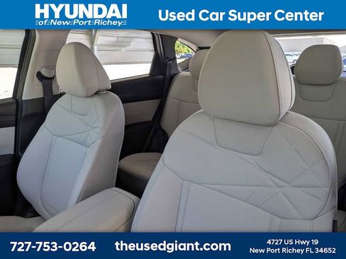 Used 2025 Hyundai Tucson SE FWD image 7