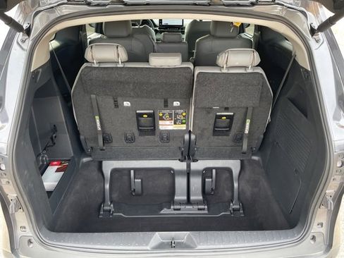 Used 2025 Toyota Sienna XLE image 30