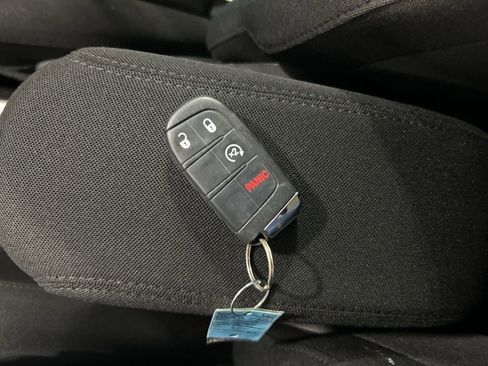 Used 2016 Jeep Renegade Latitude w/ Popular Equipment Group image 21