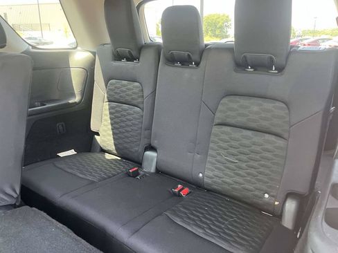 Used 2024 Nissan Pathfinder SV FWD image 11