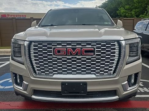Used 2021 GMC Yukon Denali image 2
