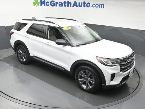 Used 2025 Ford Explorer Active w/ Active Comfort Package AWD/4WD image 3