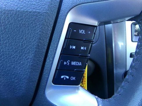 Used 2011 Ford Fusion SEL image 17