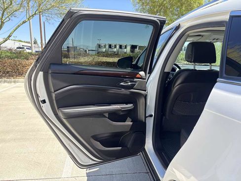 Used 2016 Cadillac SRX Luxury w/ Driver Awareness Package FWD image 11
