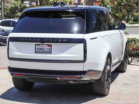 Used 2025 Land Rover Range Rover SE AWD/4WD image 6