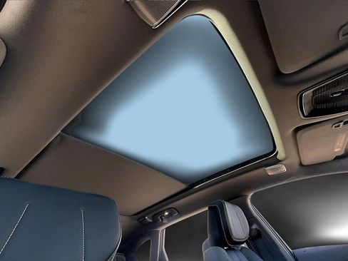 Certified 2025 Cadillac Optiq Luxury 1 image 17