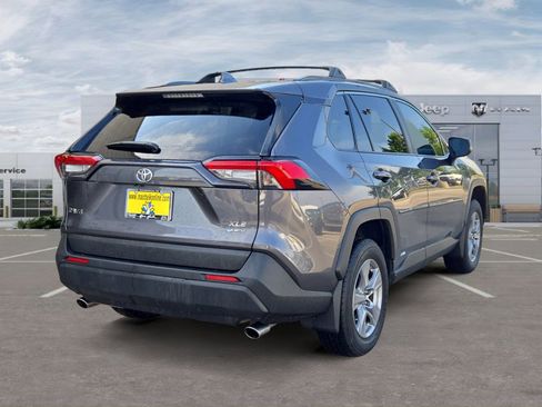 Used 2025 Toyota RAV4 XLE AWD/4WD image 5