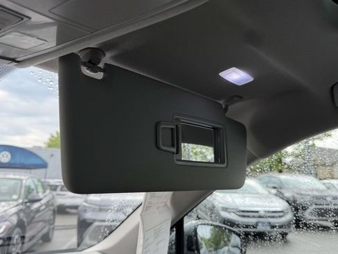 Certified 2024 Volkswagen Tiguan SE w/ Panoramic Sunroof Package AWD/4WD image 35