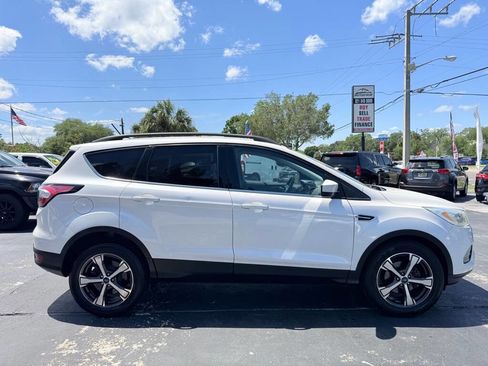 Used 2018 Ford Escape SEL image 3
