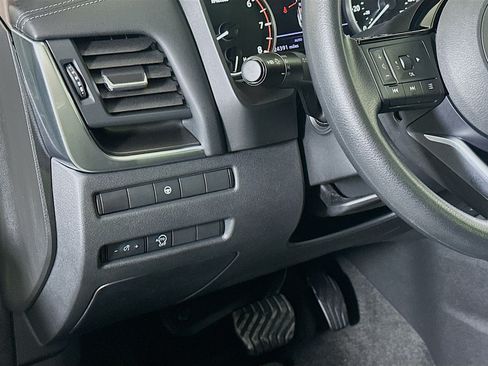 Used 2023 Nissan Rogue SV AWD/4WD image 17