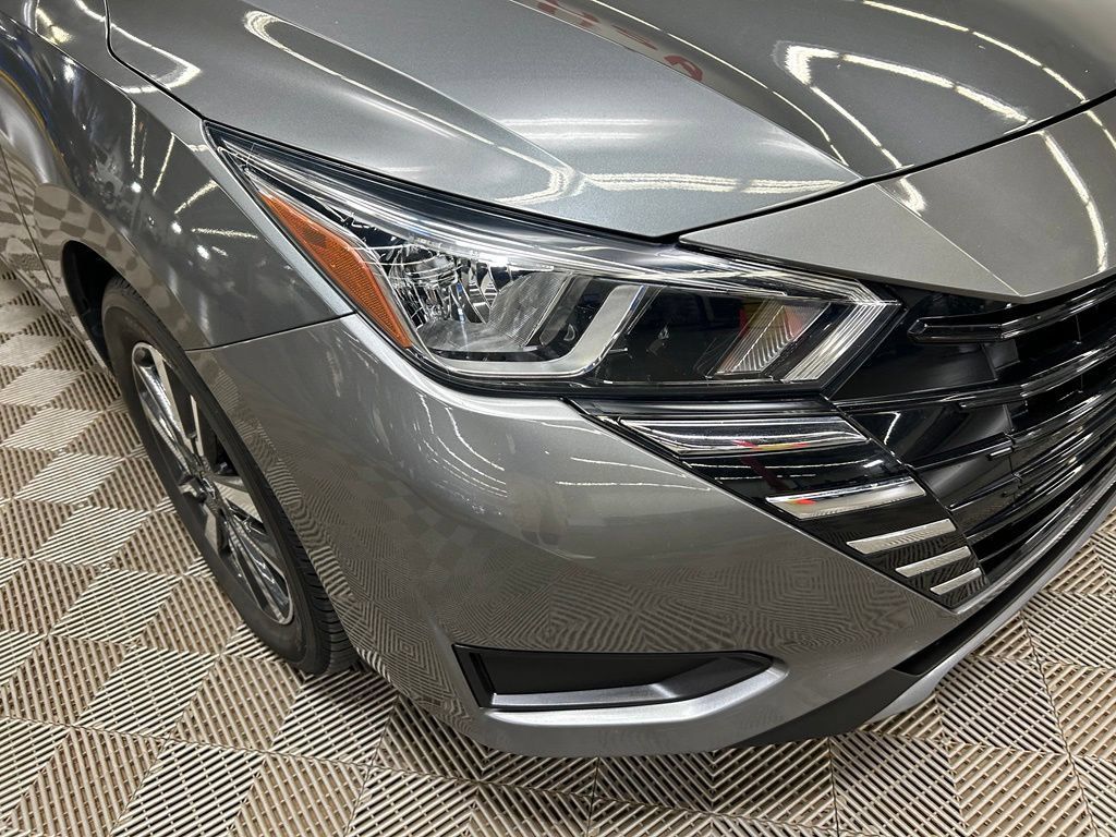 Used 2024 Nissan Versa SV FWD image 5