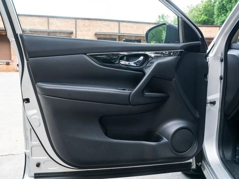 Used 2017 Nissan Rogue Sport SL FWD image 23