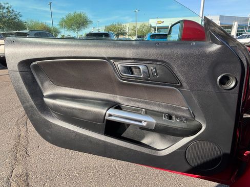 Used 2017 Ford Mustang GT RWD image 11