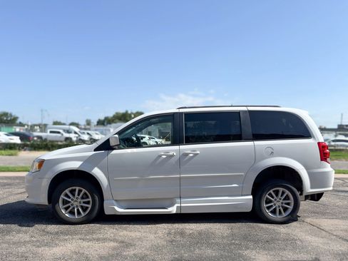 Used 2015 Dodge Grand Caravan SXT FWD image 4