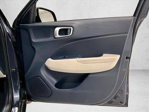 Used 2020 Hyundai Venue FWD image 19