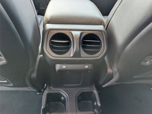 Used 2025 Jeep Gladiator Sport AWD/4WD image 18