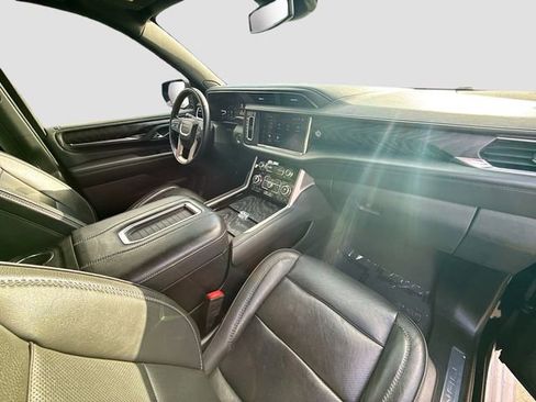 Used 2023 GMC Yukon XL Denali RWD image 28