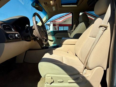 Used 2010 Chevrolet Suburban LS w/ Interior Plus Package AWD/4WD image 9