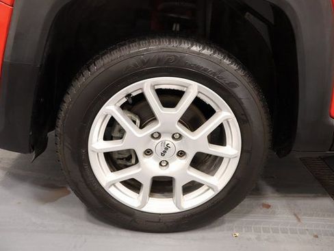 Used 2022 Jeep Renegade Latitude image 24