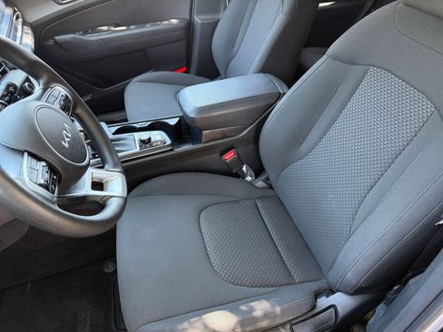 Used 2025 Kia Sportage LX FWD image 36