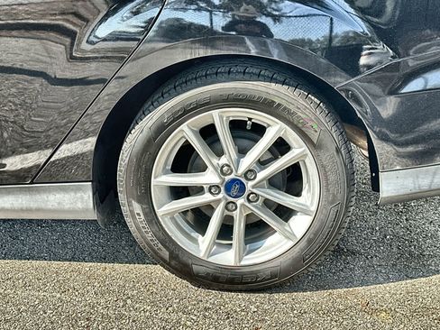 Used 2016 Ford Focus SE w/ SE Power Seat Package image 8