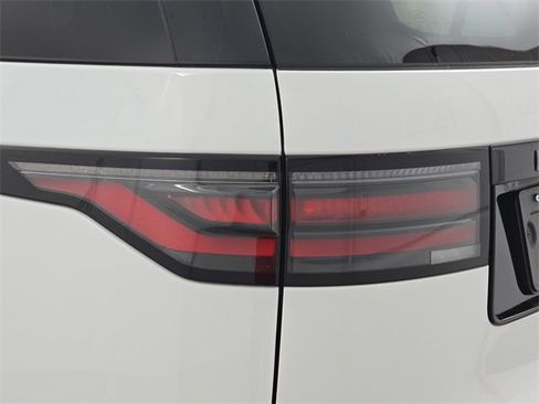 Used 2025 Land Rover Discovery Dynamic SE image 35