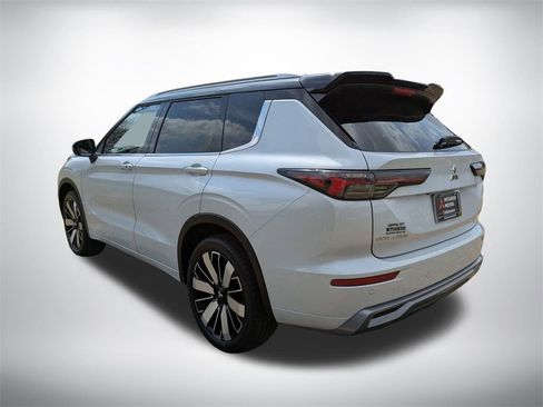 New 2026 Mitsubishi Outlander SEL image 6