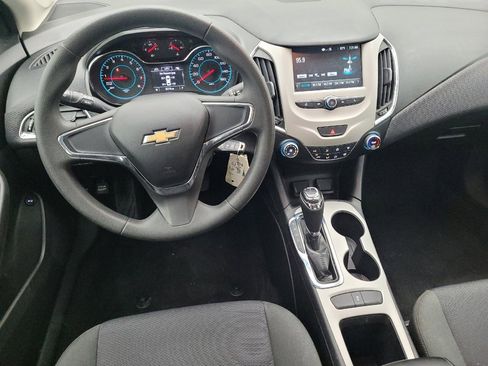 Used 2018 Chevrolet Cruze LS image 22
