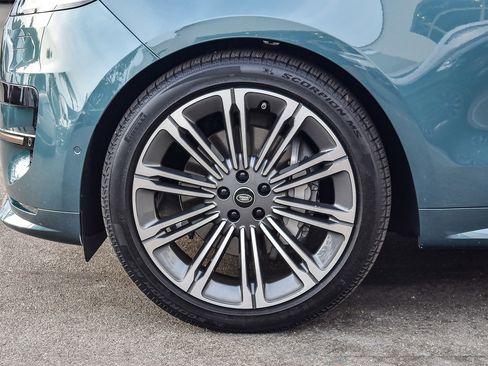 Certified 2025 Land Rover Range Rover Sport Dynamic SE image 12