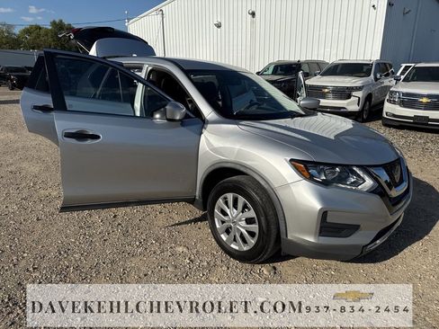 Used 2018 Nissan Rogue S image 32
