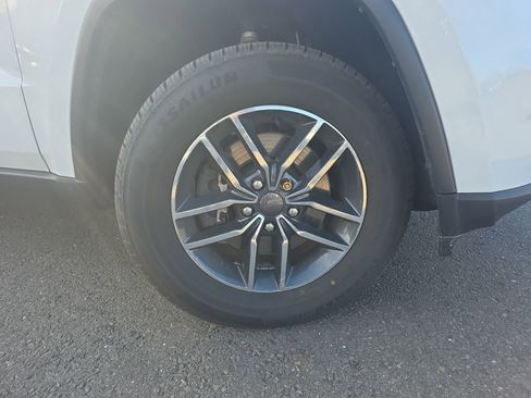 Used 2022 Jeep Grand Cherokee Limited image 10