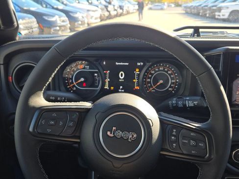 New 2025 Jeep Wrangler Rubicon w/ Xtreme 35 Tire Package image 29